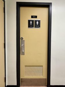 Image of the Diefenbunker's single-user washroom located on the 300 level.