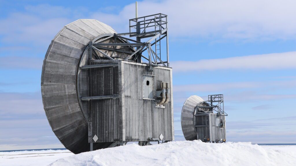 Radar at the FOX-Main DEW Line site.